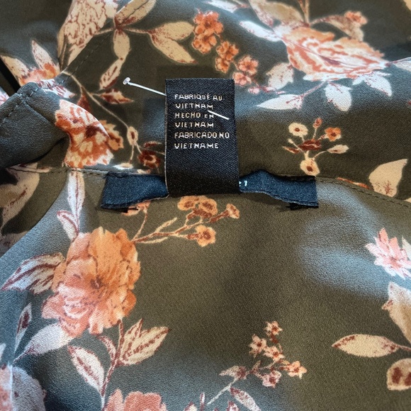 Forever 21 Off-Shoulder Floral Ruffle Crop Top with Adjustable Straps – Size S - Picture 10 of 13